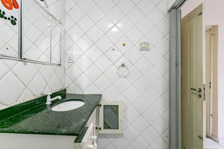 Casa para alugar com 60m², 1 quarto e sem vagaBnaheiro