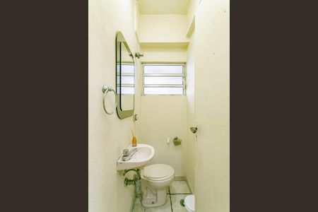 Banheiro de casa para alugar com 1 quarto, 60m² em Vila Elisio, São Paulo