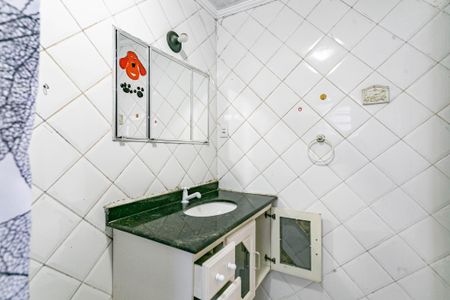 Casa para alugar com 60m², 1 quarto e sem vagaBnaheiro