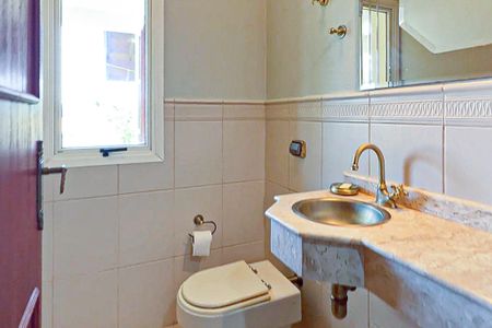 Casa de condomínio para alugar com 315m², 3 quartos e 4 vagasLavabo