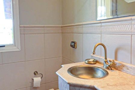 Casa de condomínio para alugar com 315m², 3 quartos e 4 vagasLavabo