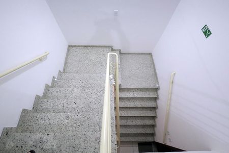 Apartamento à venda com 50m², 2 quartos e 1 vagaEscada