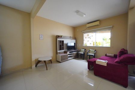 Sala de casa de condomínio para alugar com 3 quartos, 120m² em Ingleses do Rio Vermelho, Florianópolis