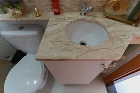 Casa de condomínio à venda com 100m², 2 quartos e 2 vagasBanheiro da suíte 1