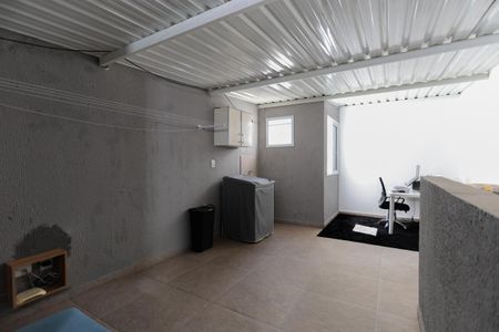 Casa de condomínio à venda com 100m², 2 quartos e 2 vagasEscritório e área de serviço