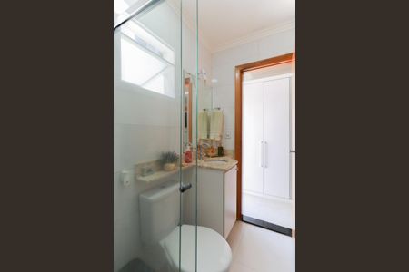 Casa de condomínio à venda com 100m², 2 quartos e 2 vagasBanheiro da suíte 1