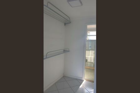 Casa de condomínio à venda com 198m², 4 quartos e 1 vagaÁrea de serviço