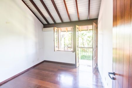 Casa de condomínio para alugar com 810m², 5 quartos e 6 vagas Casa de condomínio para alugar com 810m², 5 quartos e 6 vagasQuarto 4