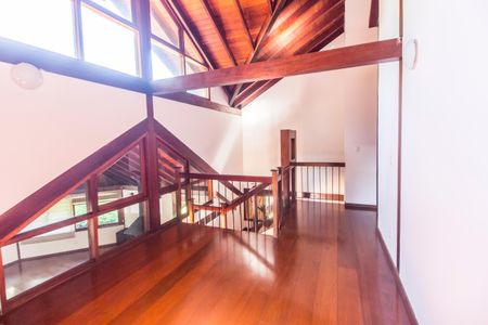 Casa de condomínio para alugar com 810m², 5 quartos e 6 vagas Casa de condomínio para alugar com 810m², 5 quartos e 6 vagasSala