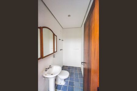 Casa de condomínio para alugar com 810m², 5 quartos e 6 vagas Casa de condomínio para alugar com 810m², 5 quartos e 6 vagasBanheiro