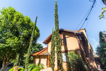 Casa de condomínio para alugar com 810m², 5 quartos e 6 vagas Casa de condomínio para alugar com 810m², 5 quartos e 6 vagasVista da Rua