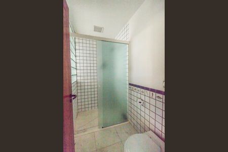 Casa de condomínio para alugar com 810m², 5 quartos e 6 vagas Casa de condomínio para alugar com 810m², 5 quartos e 6 vagasBanheiro