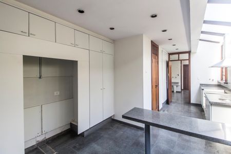 Casa de condomínio para alugar com 810m², 5 quartos e 6 vagas Casa de condomínio para alugar com 810m², 5 quartos e 6 vagasCozinha