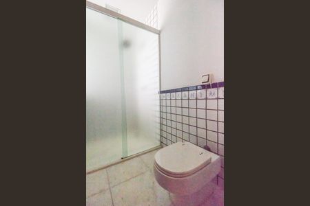 Casa de condomínio para alugar com 810m², 5 quartos e 6 vagas Casa de condomínio para alugar com 810m², 5 quartos e 6 vagasBanheiro da Suíte