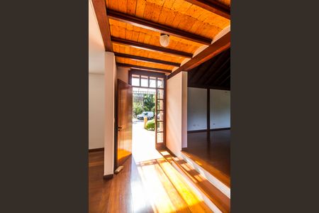 Casa de condomínio para alugar com 810m², 5 quartos e 6 vagas Casa de condomínio para alugar com 810m², 5 quartos e 6 vagasEntrada