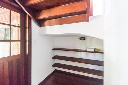 Casa de condomínio para alugar com 810m², 5 quartos e 6 vagas Casa de condomínio para alugar com 810m², 5 quartos e 6 vagasAdega