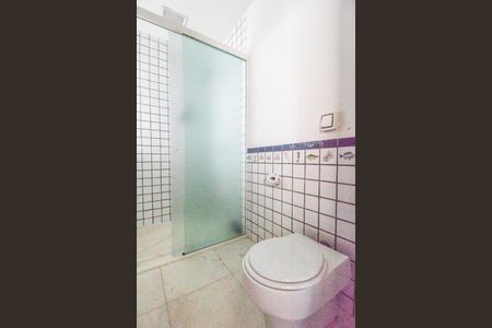 Casa de condomínio para alugar com 810m², 5 quartos e 6 vagas Casa de condomínio para alugar com 810m², 5 quartos e 6 vagasBanheiro