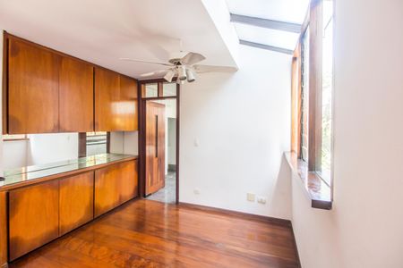 Casa de condomínio para alugar com 810m², 5 quartos e 6 vagas Casa de condomínio para alugar com 810m², 5 quartos e 6 vagasCopa