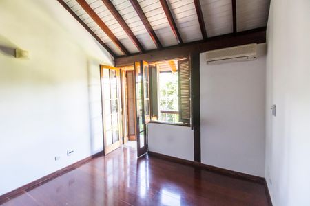 Casa de condomínio para alugar com 810m², 5 quartos e 6 vagas Casa de condomínio para alugar com 810m², 5 quartos e 6 vagasSuíte 3