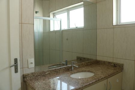 Casa à venda com 506m², 2 quartos e 6 vagasBanheiro 2