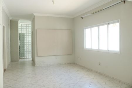 Casa à venda com 506m², 2 quartos e 6 vagasSala