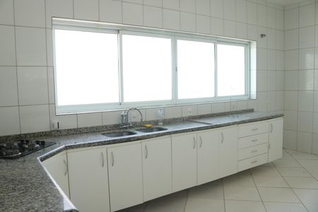Casa à venda com 506m², 2 quartos e 6 vagasCozinha