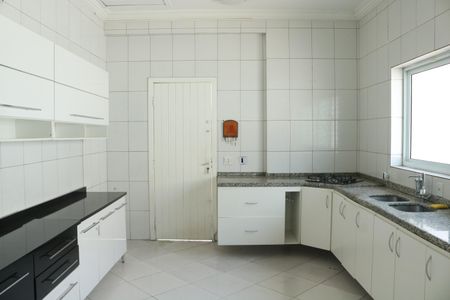 Casa à venda com 506m², 2 quartos e 6 vagasCozinha