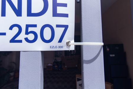 Casa à venda com 350m², 4 quartos e 2 vagas Casa à venda com 350m², 4 quartos e 2 vagasPlaca EZLE-300