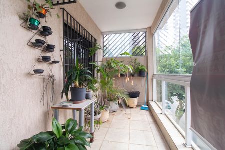 Casa à venda com 350m², 4 quartos e 2 vagas Casa à venda com 350m², 4 quartos e 2 vagasVaranda da Suíte 1