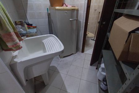 Casa à venda com 350m², 4 quartos e 2 vagas Casa à venda com 350m², 4 quartos e 2 vagasÁrea de Serviço