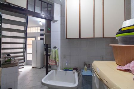 Casa à venda com 350m², 4 quartos e 2 vagas Casa à venda com 350m², 4 quartos e 2 vagasÁrea de Serviço