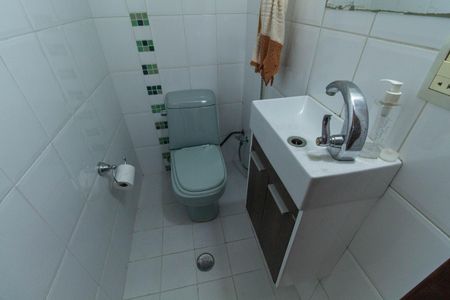 Casa à venda com 350m², 4 quartos e 2 vagas Casa à venda com 350m², 4 quartos e 2 vagasLavabo