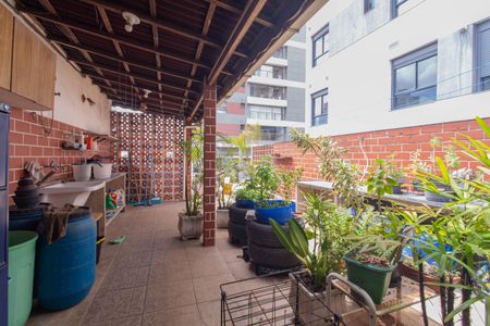 Casa à venda com 350m², 4 quartos e 2 vagas Casa à venda com 350m², 4 quartos e 2 vagasÁrea comum