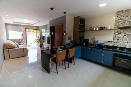 Casa à venda com 120m², 3 quartos e 2 vagasSala e Cozinha 