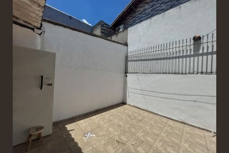 Casa para alugar com 66m², 2 quartos e 1 vagaQuintal