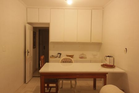 Apartamento para alugar com 230m², 3 quartos e 2 vagasCozinha e Área de Serviço