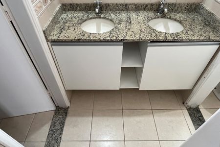 Apartamento para alugar com 127m², 3 quartos e 2 vagasBanheiro da Suíte 1 e 2