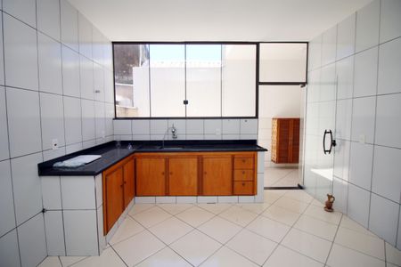 Casa para alugar com 90m², 2 quartos e 1 vagaCozinha