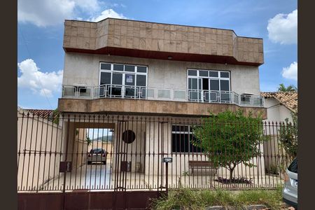 Casa para alugar com 500m², 3 quartos e 5 vagasFachada