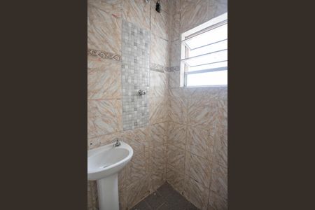 Casa para alugar com 55m², 2 quartos e sem vaga Casa para alugar com 55m², 2 quartos e sem vagaBanheiro da suíte