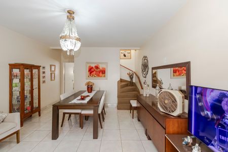 Casa à venda com 100m², 3 quartos e sem vaga Casa à venda com 100m², 3 quartos e sem vagaSala