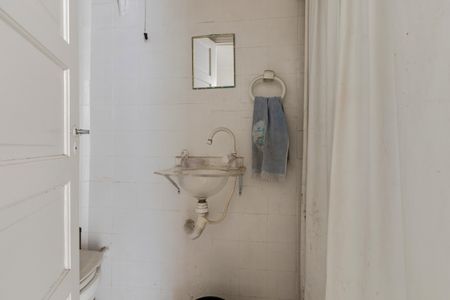 Casa à venda com 100m², 3 quartos e sem vaga Casa à venda com 100m², 3 quartos e sem vagaBanheiro de Serviço