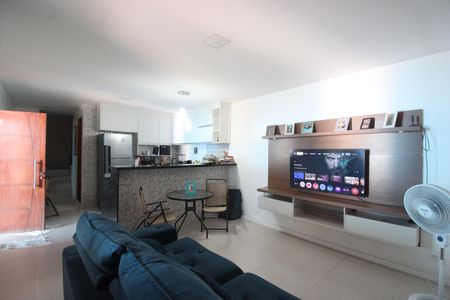 Sala de casa de condomínio à venda com 2 quartos, 170m² em Jacarepaguá, Rio de Janeiro