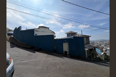 Casa de condomínio à venda com 170m², 2 quartos e sem vaga Casa de condomínio à venda com 170m², 2 quartos e sem vagaFachada