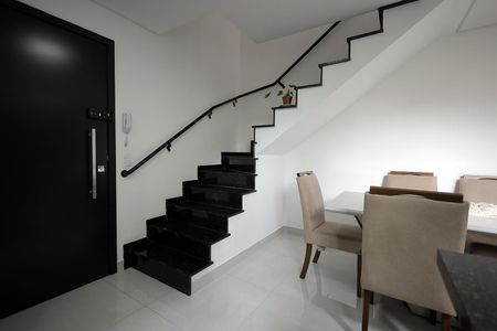 Apartamento para alugar com 114m², 2 quartos e 1 vagaEscada