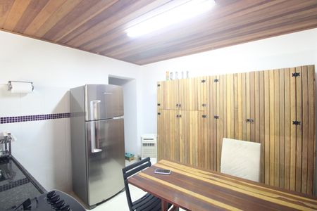 Casa à venda com 165m², 2 quartos e 2 vagasCozinha da edícula