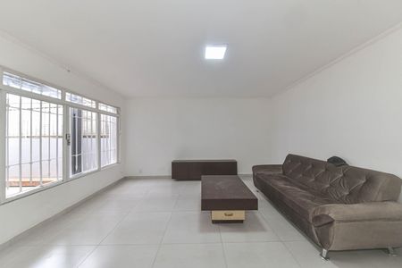 Casa para alugar com 250m², 3 quartos e 1 vagaSala