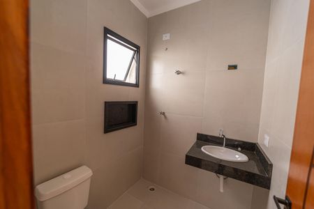 Casa à venda com 110m², 2 quartos e 2 vagasBanheiro do Quarto 1