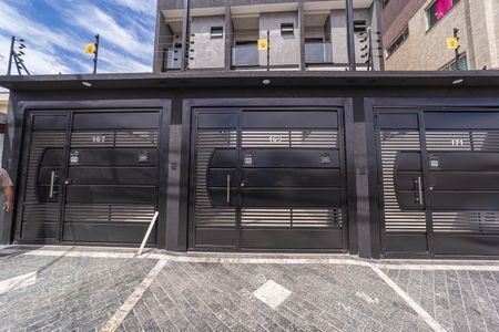 Casa à venda com 110m², 2 quartos e 2 vagasFachada