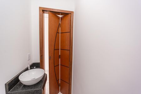 Casa à venda com 110m², 2 quartos e 2 vagasLavabo